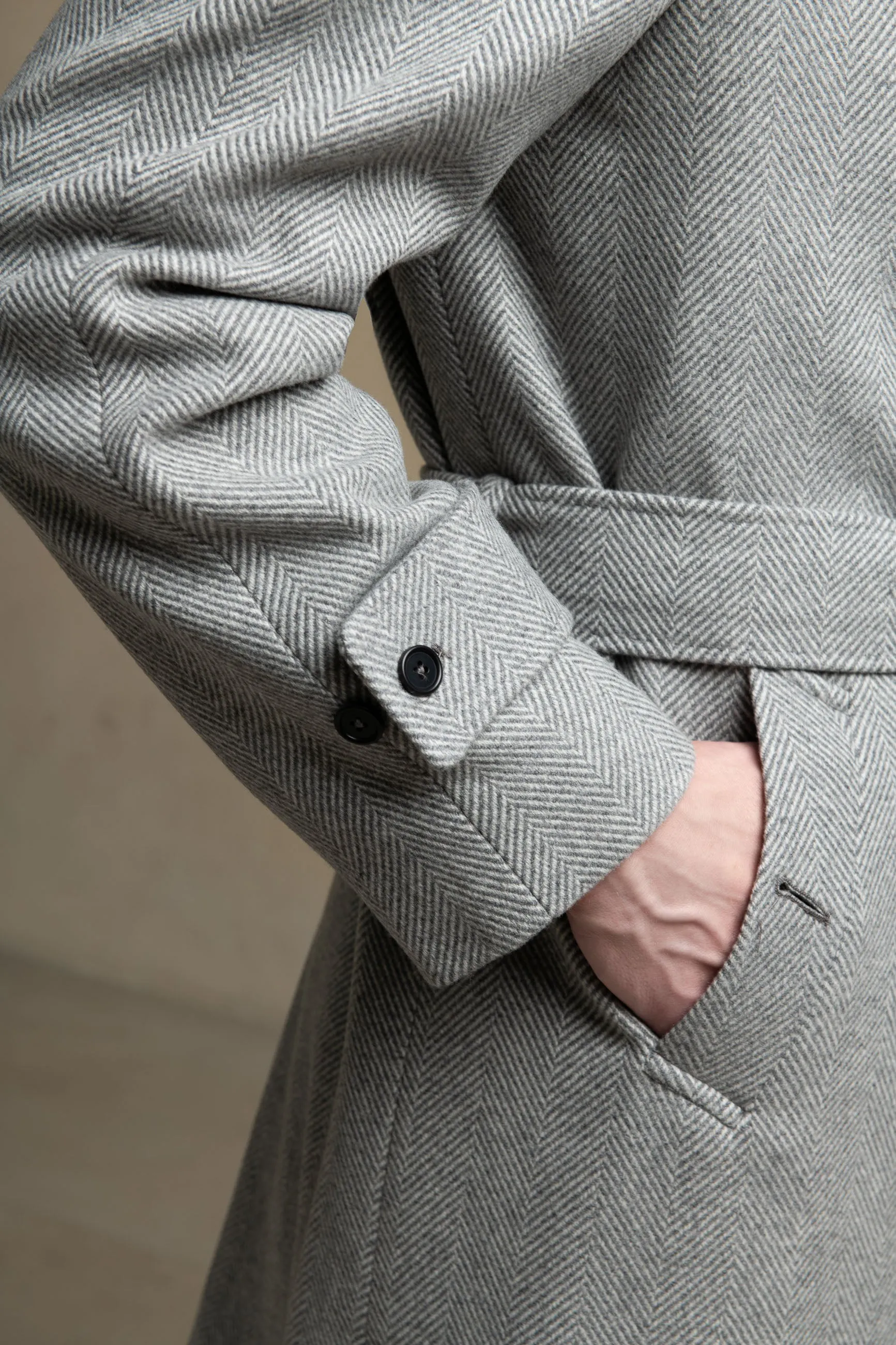 Grey herringbone raglan coat – Made in Italy