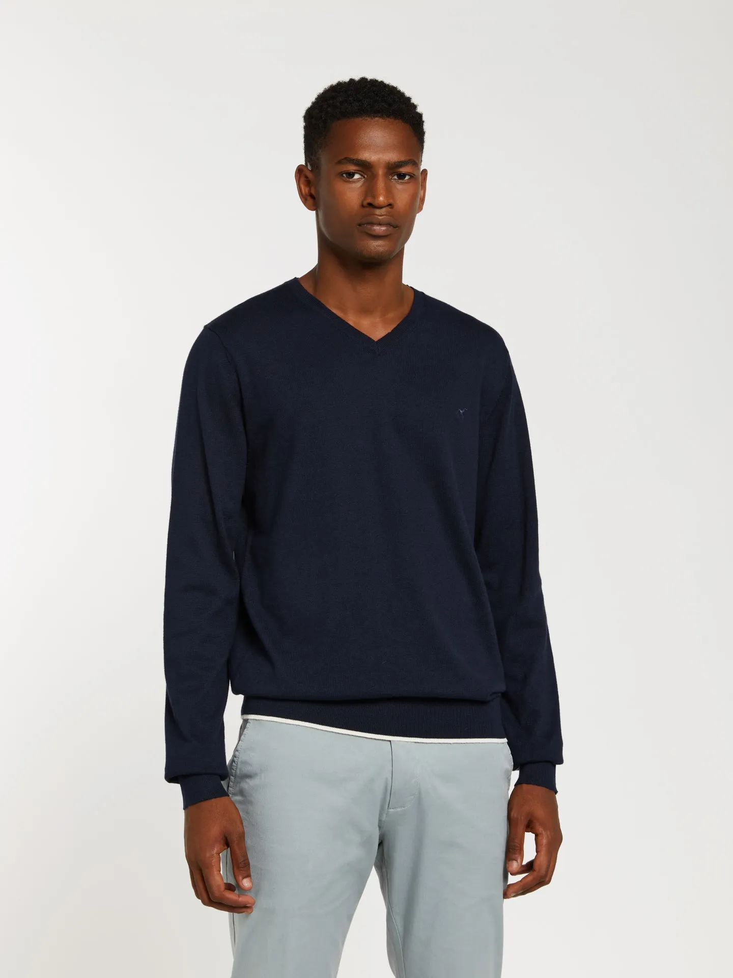 V-neck sweater with contrasting piping